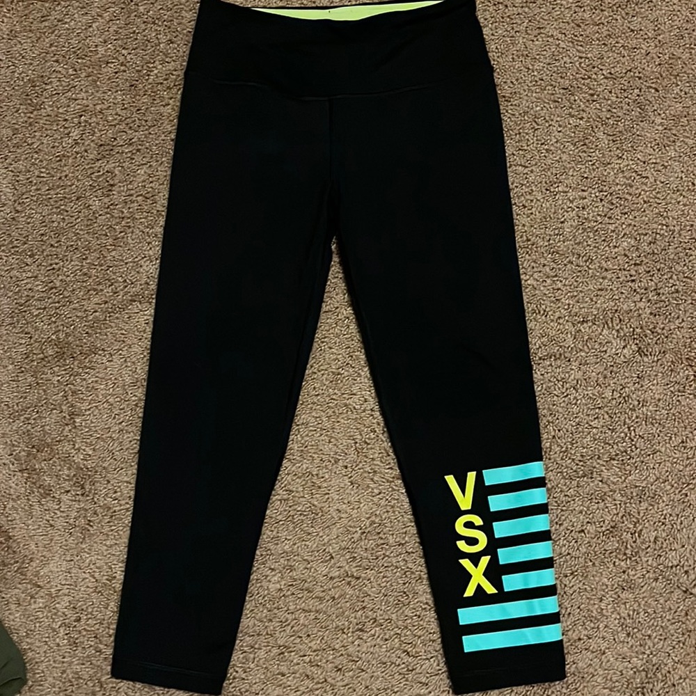 Victorias Secret Sport capri leggings. Womens Size Small.